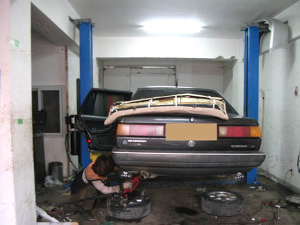 雙利千斤頂在汽車保養(yǎng)中心的應用