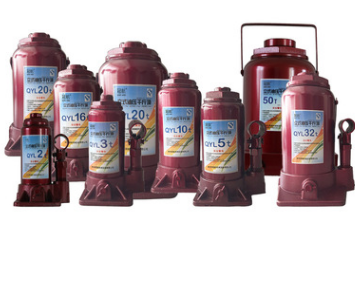 白鶴灘項(xiàng)目人員用機(jī)械千斤頂支撐定子機(jī)座