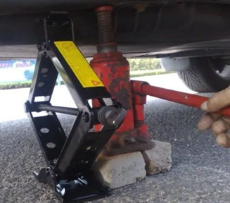 液壓千斤頂的缸壁厚度和承壓能力有關